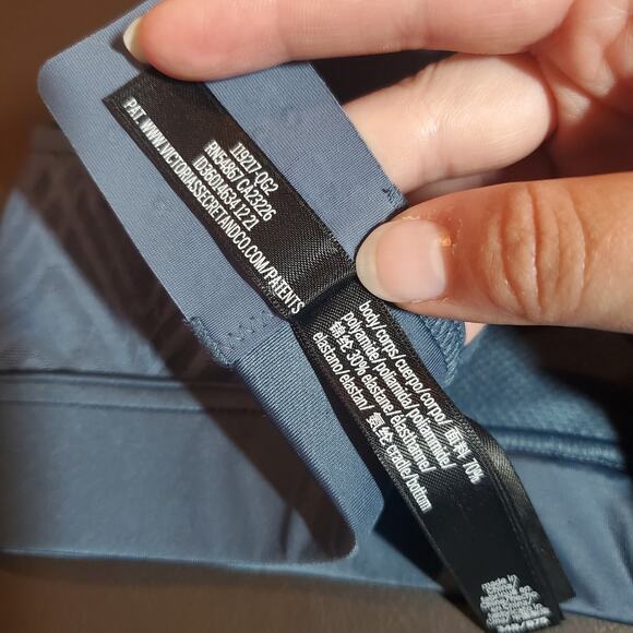 Victoria's Secret ON POINT Blue Mesh Lace High Neck Sports Bra 34B Molded Cups - Picture 11 of 15